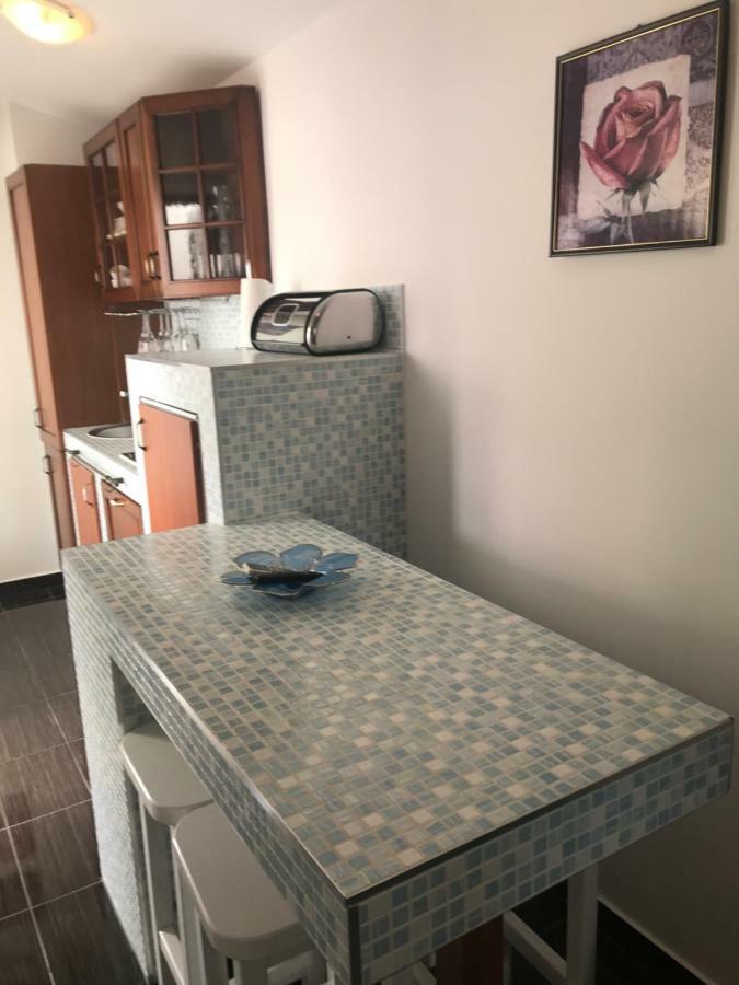 Sara Apartments Baška Voda Extérieur photo